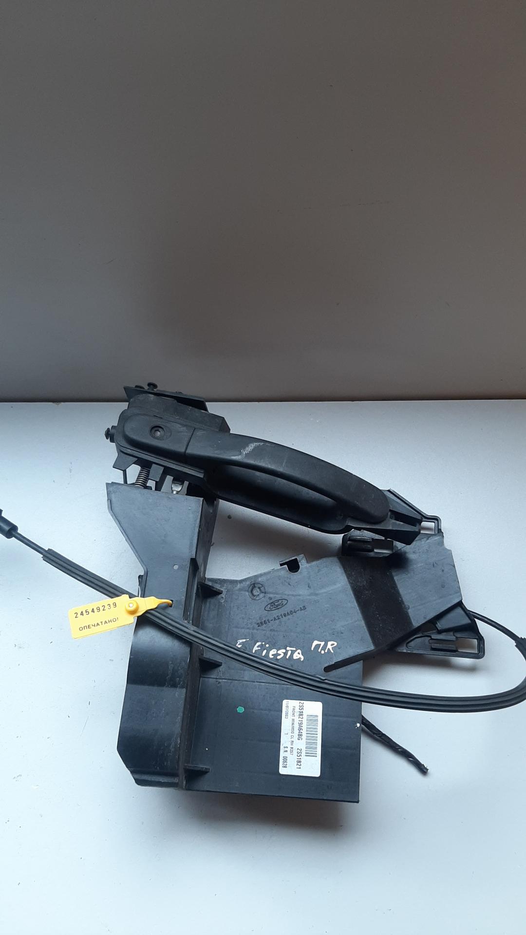 замок двери передней правой Ford Fiesta 5 поколение 2003, купе - фото №1