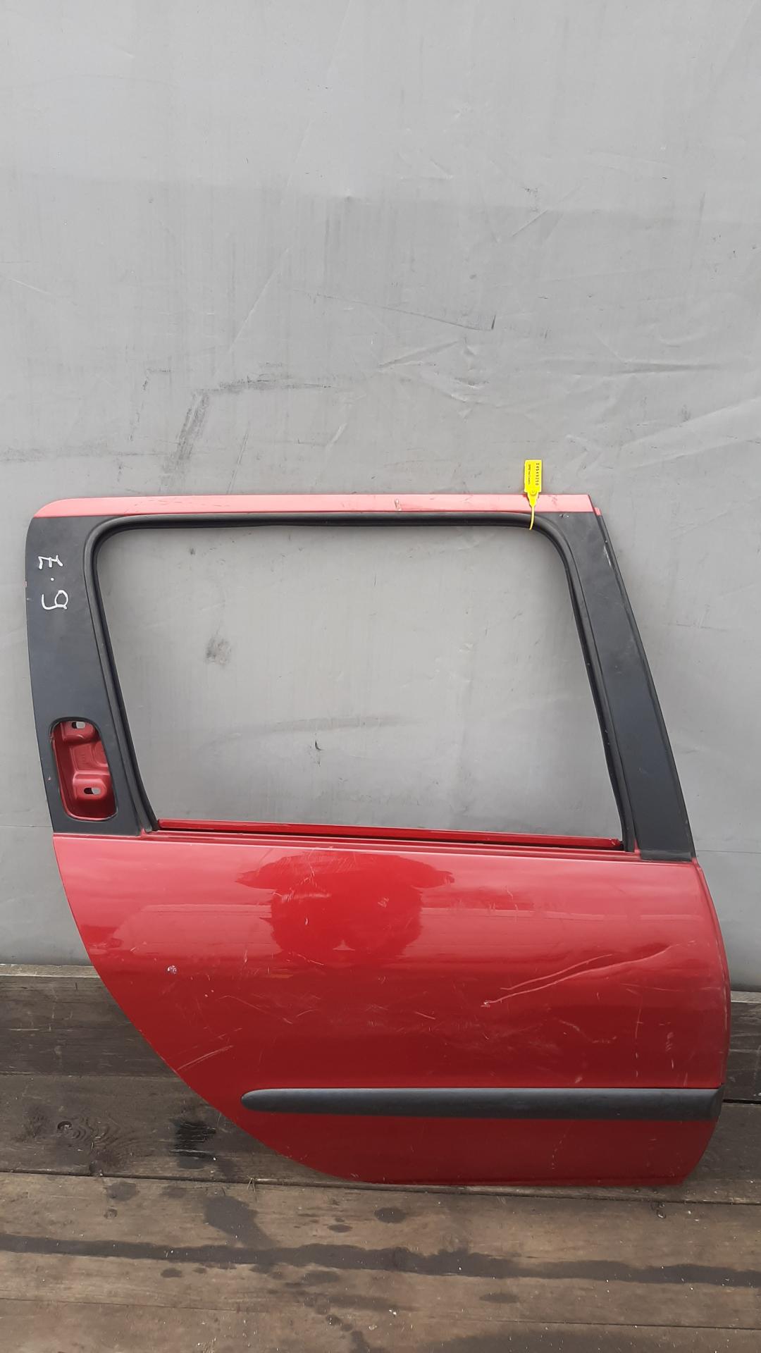 дверь задняя правая Peugeot 206 1 поколение 2000, универсал - фото №1