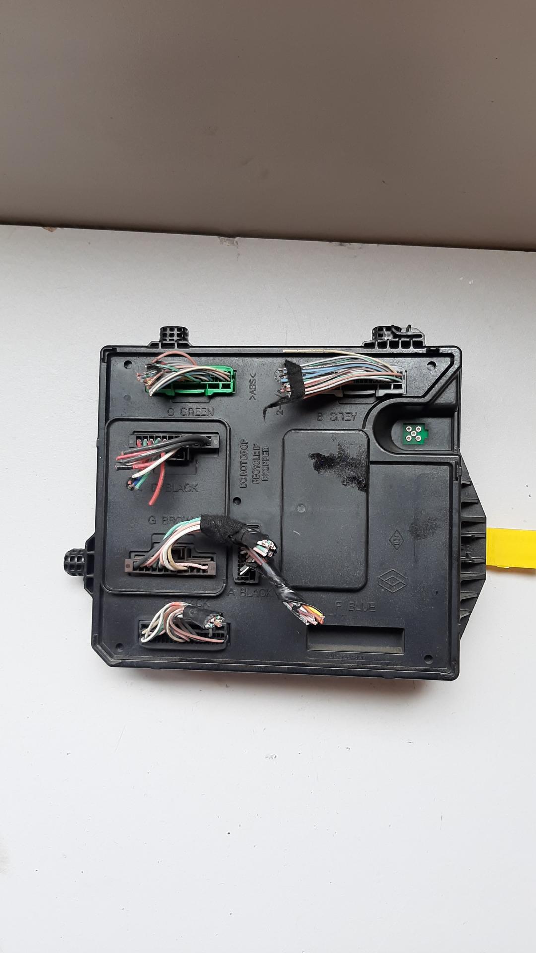 Блок управления BCM (Body Control Module) Renault Megane 3 поколение 2009, 284B17288R - фото №1