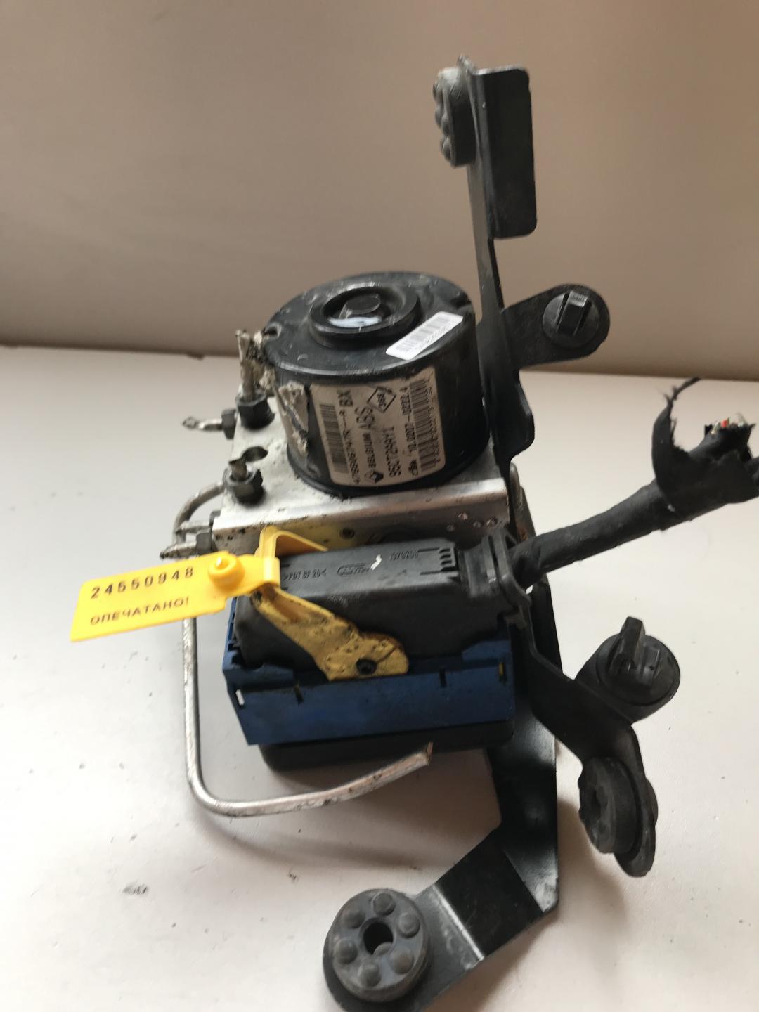 блок ABS Renault Megane 3 поколение 2009 - фото №1