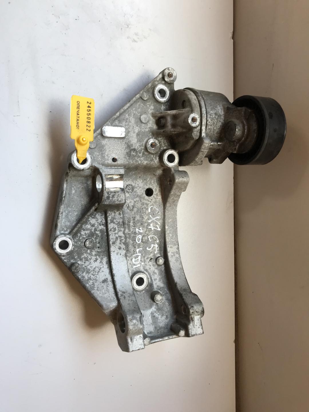 кронштейн генератора Citroen C5 2 поколение 2011, 2.0 л., дизель - фото №1