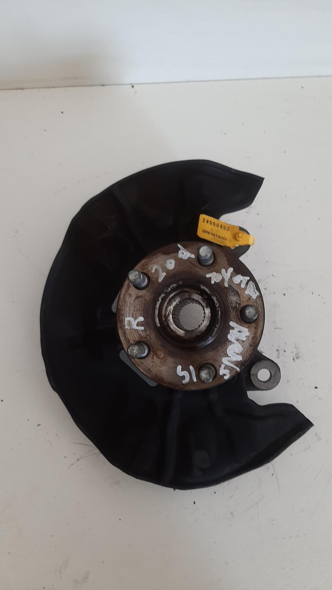 ступица передняя правая Toyota Avensis 2 поколение (T250) 2004, 2.0 л., дизель - фото №1