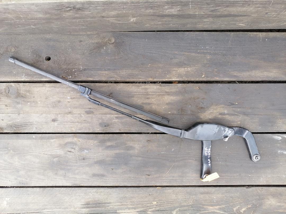 щеткодержатель (поводок стеклоочистителя, дворник) Mercedes-Benz E-Класс W211/S211 2003 - фото №1