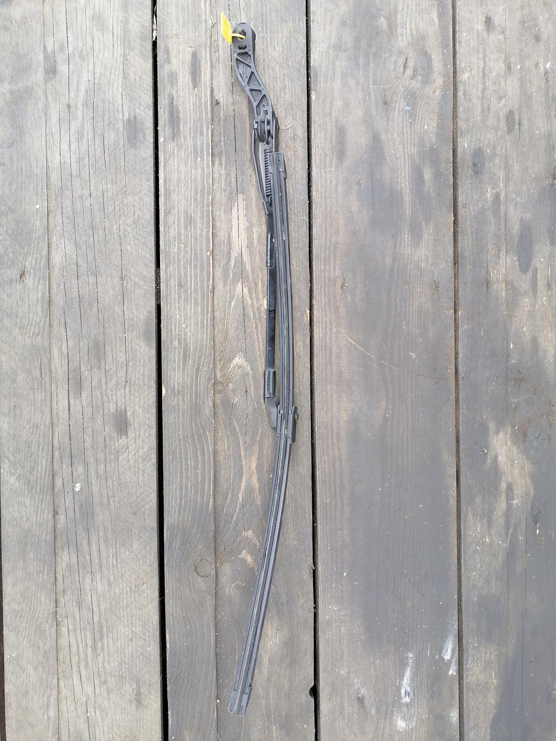 щеткодержатель (поводок стеклоочистителя, дворник) Mercedes-Benz E-Класс W211/S211 2003, 2118200444 - фото №1