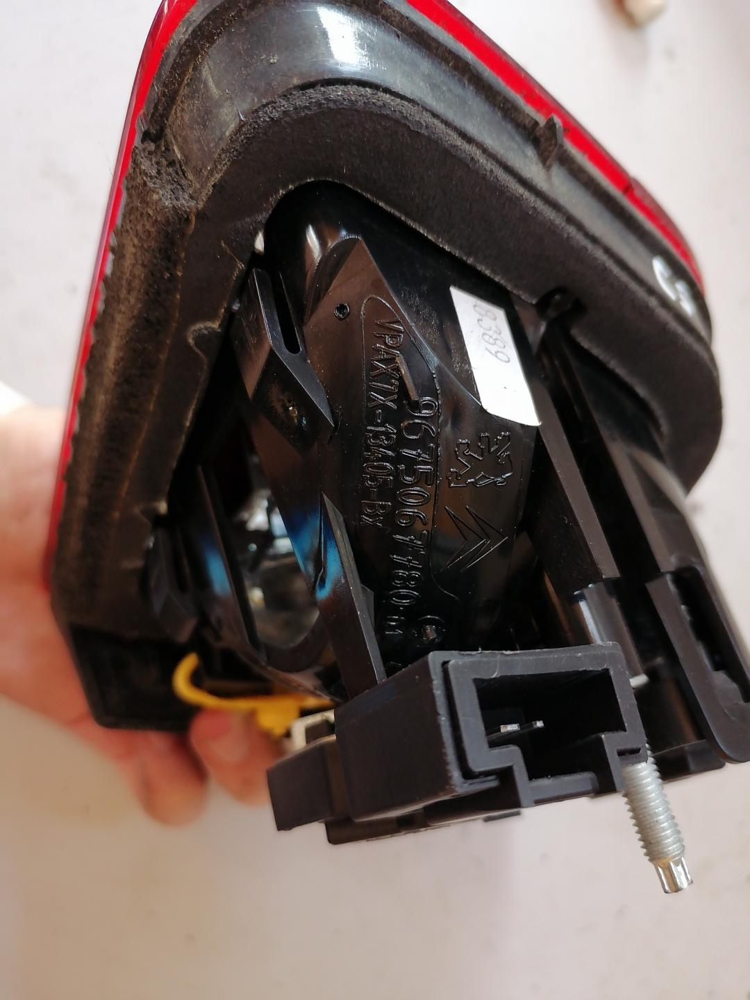 фонарь крышки багажника левый Citroen C5 2 поколение 2011, 9675067780 - фото №1