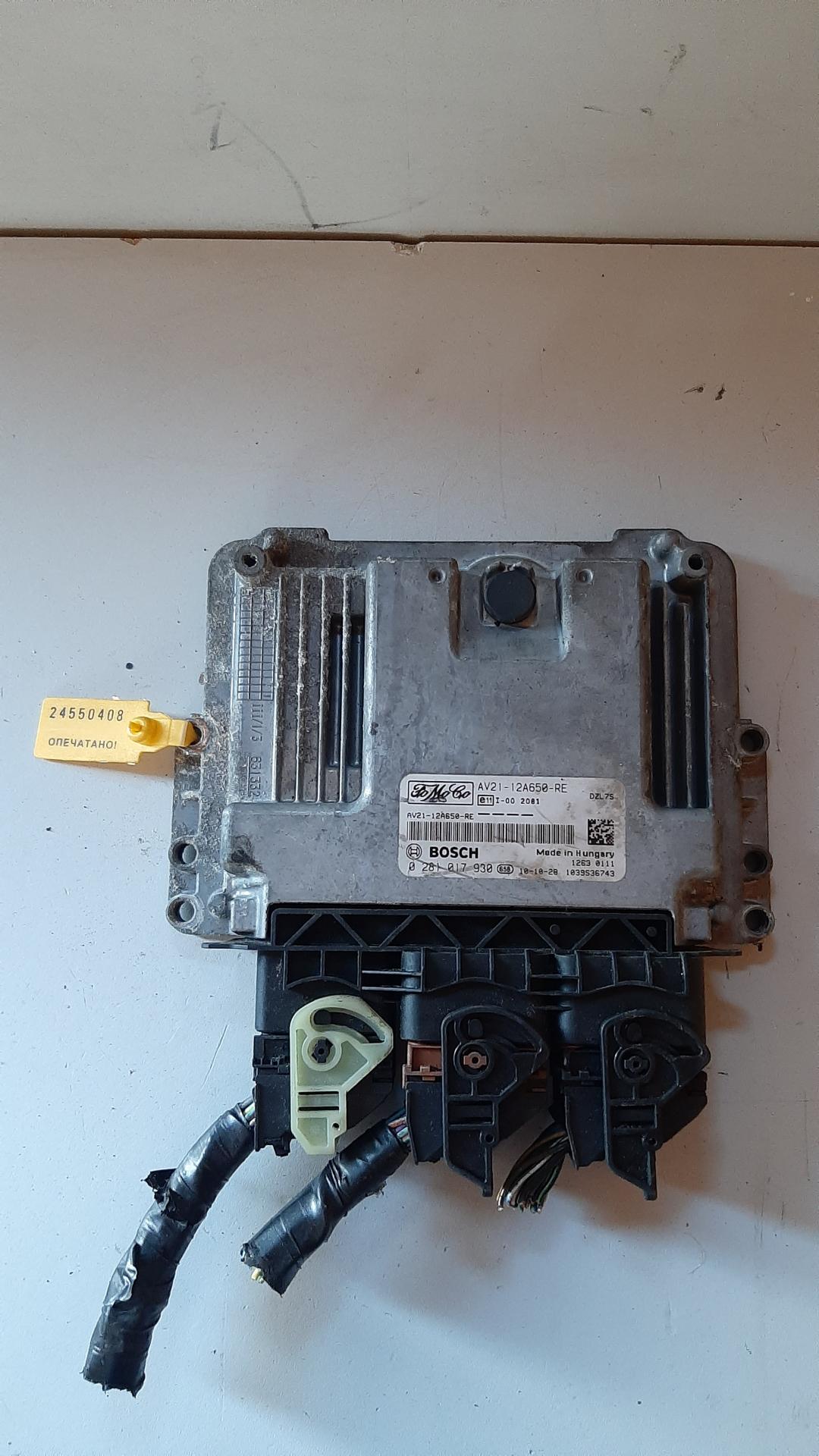 блок управления двигателем Ford Fiesta 6 поколение 2011, 1.6 л., дизель, AV2112A650RE, 0281017930 - фото №1