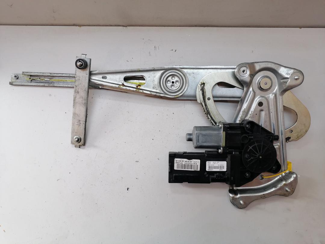 стеклоподъемник передний левый Renault Megane 3 поколение 2008, 966415102, 0130822479 - фото №1