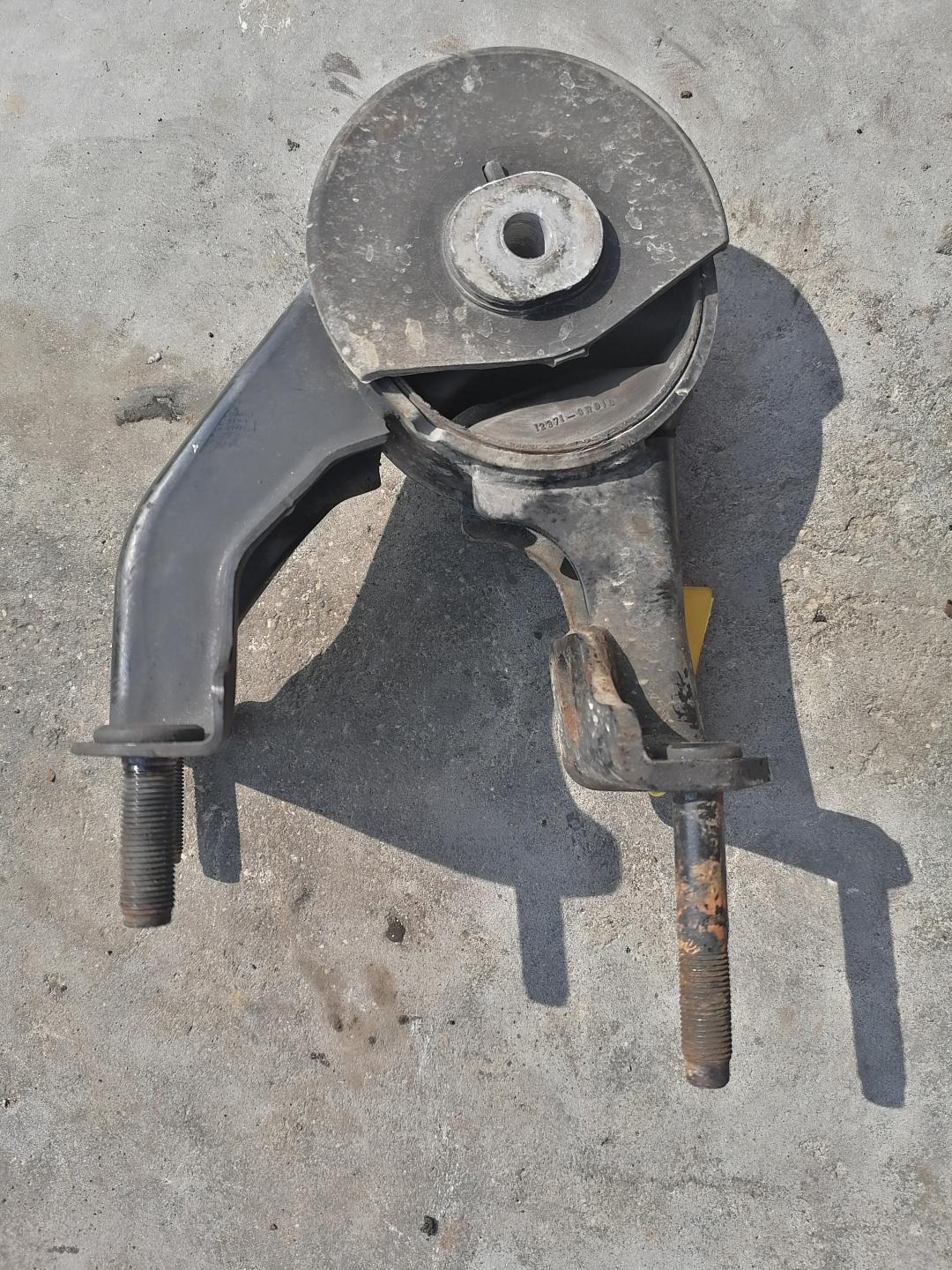 подушка крепления двигателя Toyota Corolla 10 поколение (E140/E150) 2007, 2.2 л., дизель - фото №1