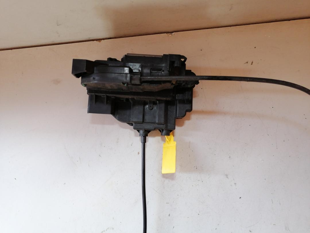 замок двери задней правой Renault Megane 3 поколение 2010 - фото №1