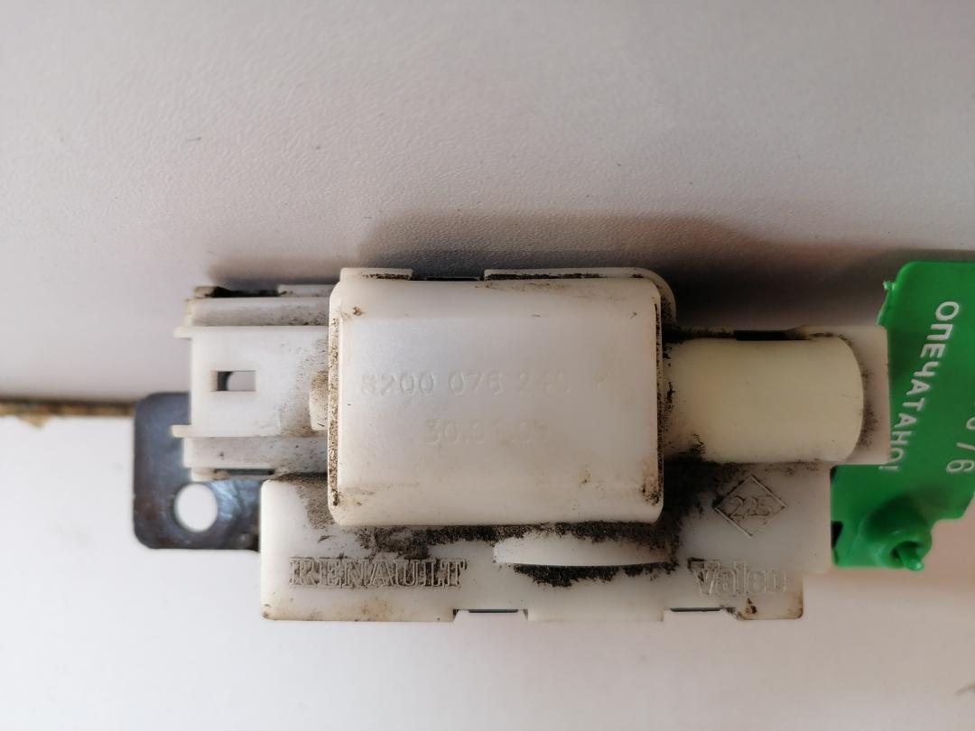 замок багажника Renault Clio 3 поколение 2006, 8200076240 - фото №1