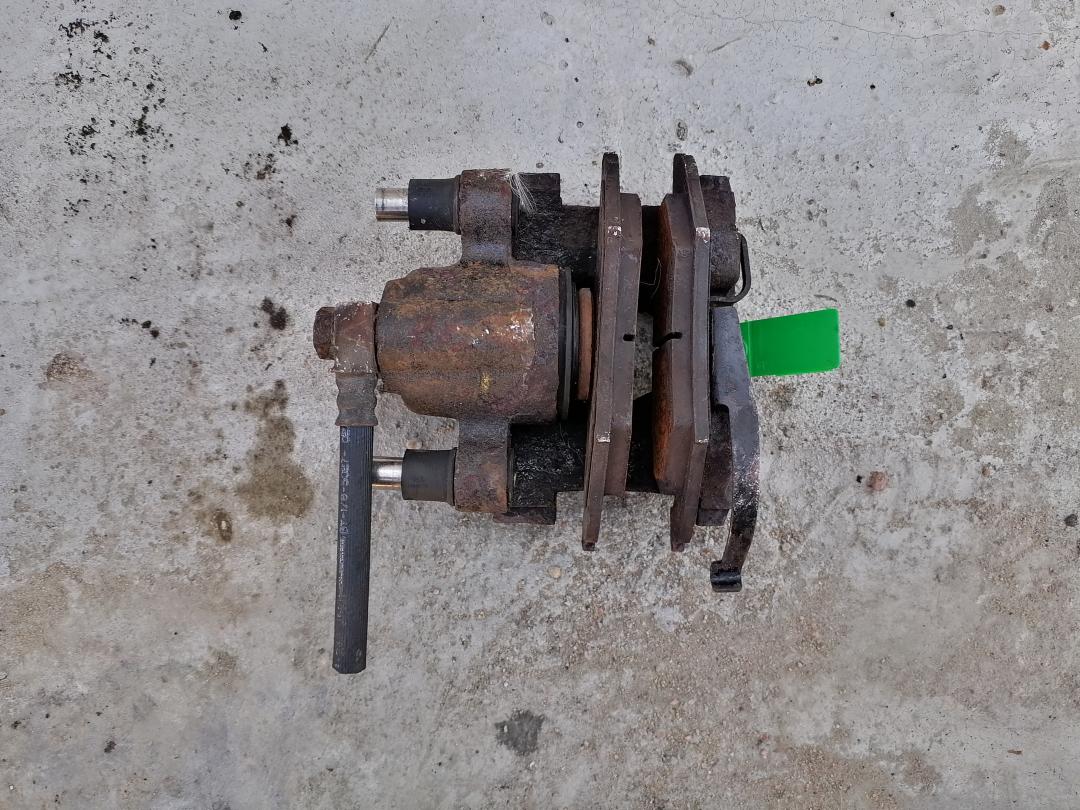 суппорт задний правый Chrysler Voyager 3 поколение 1995 - фото №1