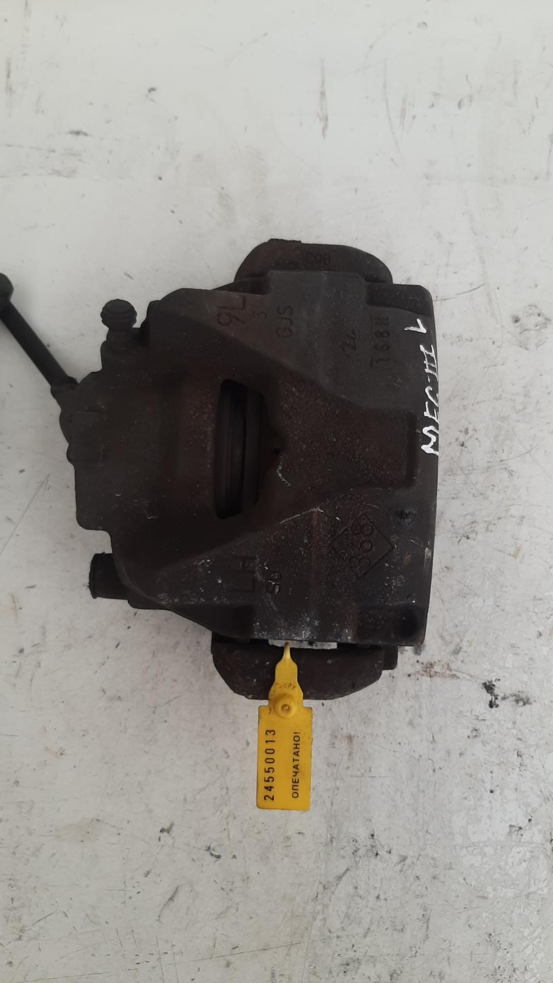 суппорт передний левый Renault Megane 3 поколение 2009, 1.5 л., дизель - фото №1