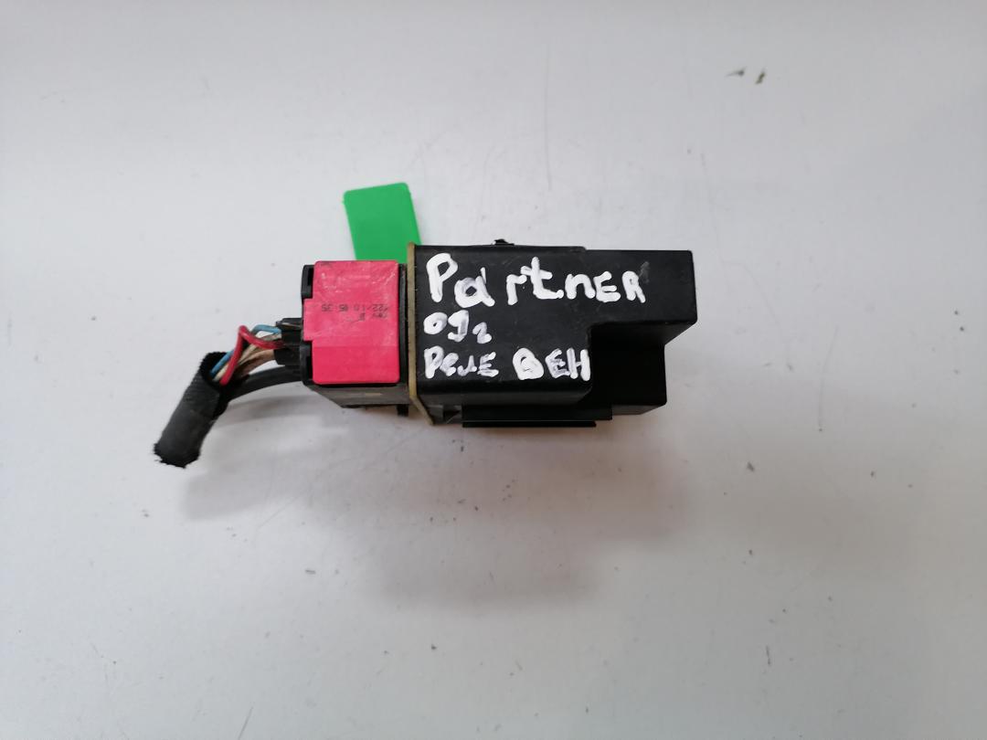 блок управления вентилятором (реле) Peugeot Partner 2 поколение (B9) 2009, 9652021180 - фото №1