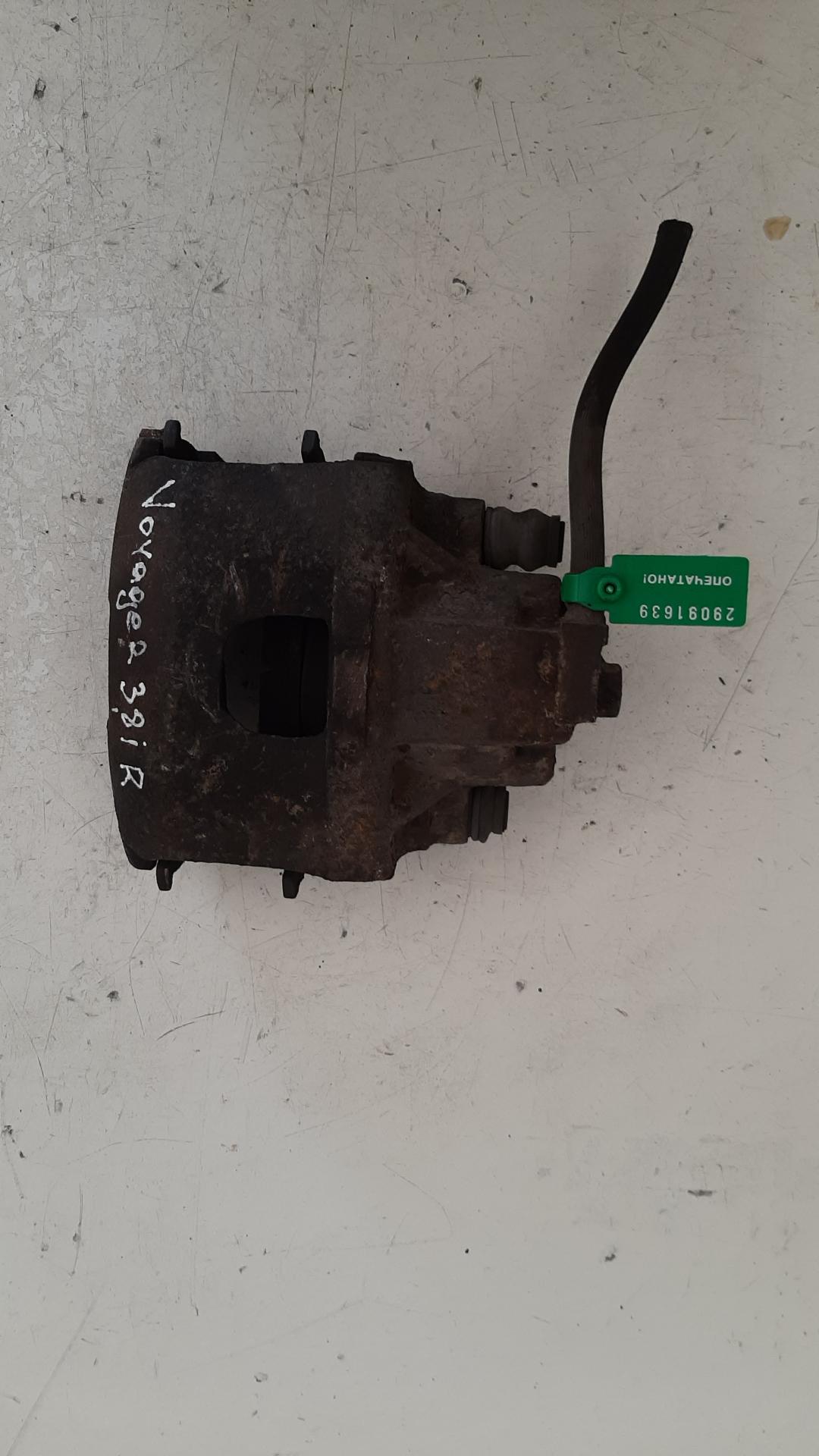 суппорт передний правый Chrysler Voyager 3 поколение 1998, 3.8 л., бензин - фото №1