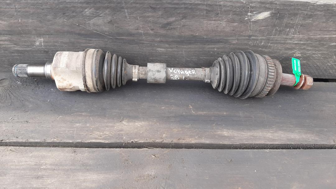 полуось передняя левая (приводной вал, ШРУС) Chrysler Voyager 3 поколение 1998, 3.8 л., бензин - фото №1