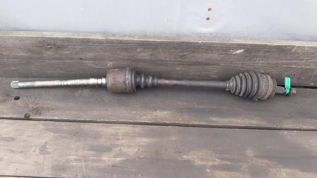 полуось передняя правая (приводной вал, ШРУС) Chrysler Voyager 3 поколение 1998, 3.8 л., бензин - фото №1