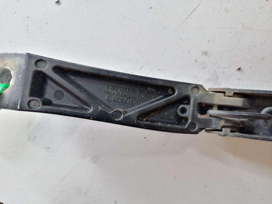 щеткодержатель (поводок стеклоочистителя, дворник) Peugeot 508 1 поколение 2010, 3392125943 - фото №1