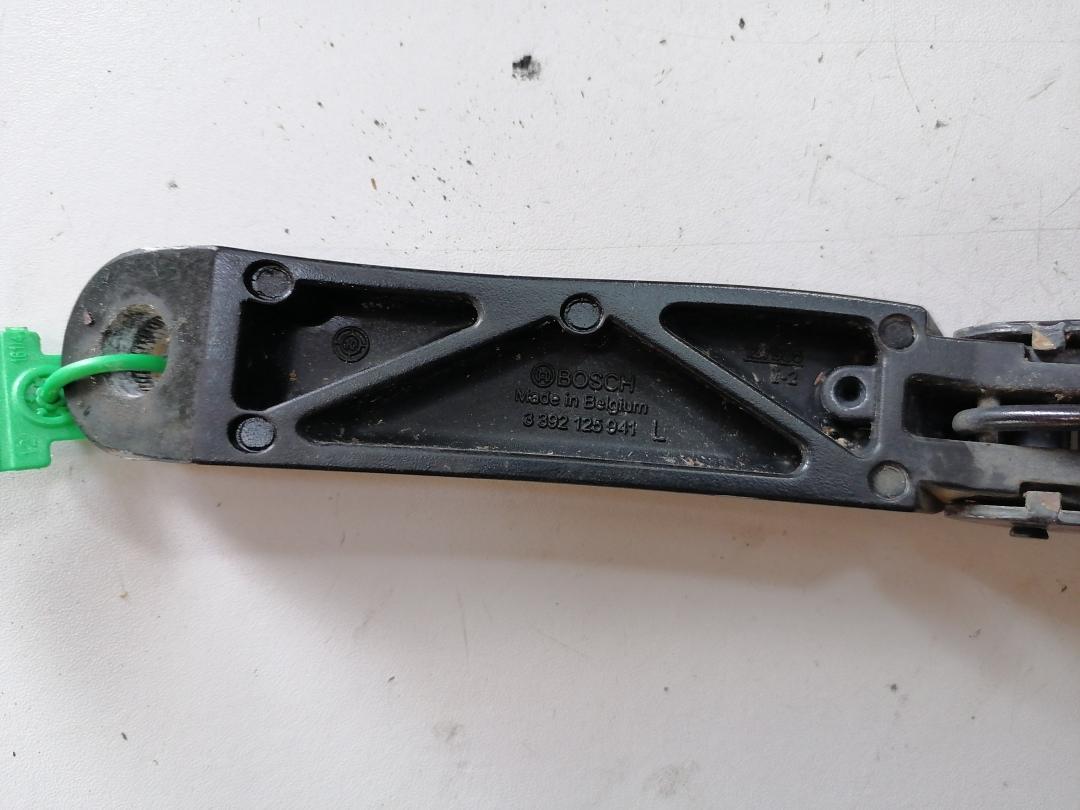 щеткодержатель (поводок стеклоочистителя, дворник) Peugeot 508 1 поколение 2010, 3392125941 - фото №1