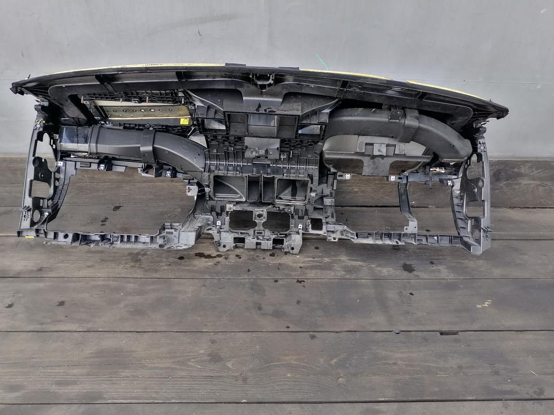 панель передняя салона (торпедо) Renault Latitude 1 поколение 2011 - фото №1