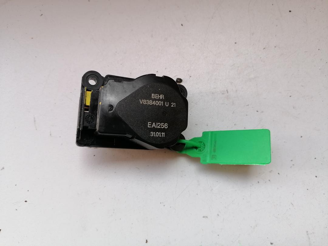моторчик заслонки печки Renault Latitude 1 поколение 2012, V8384001U21 - фото №1