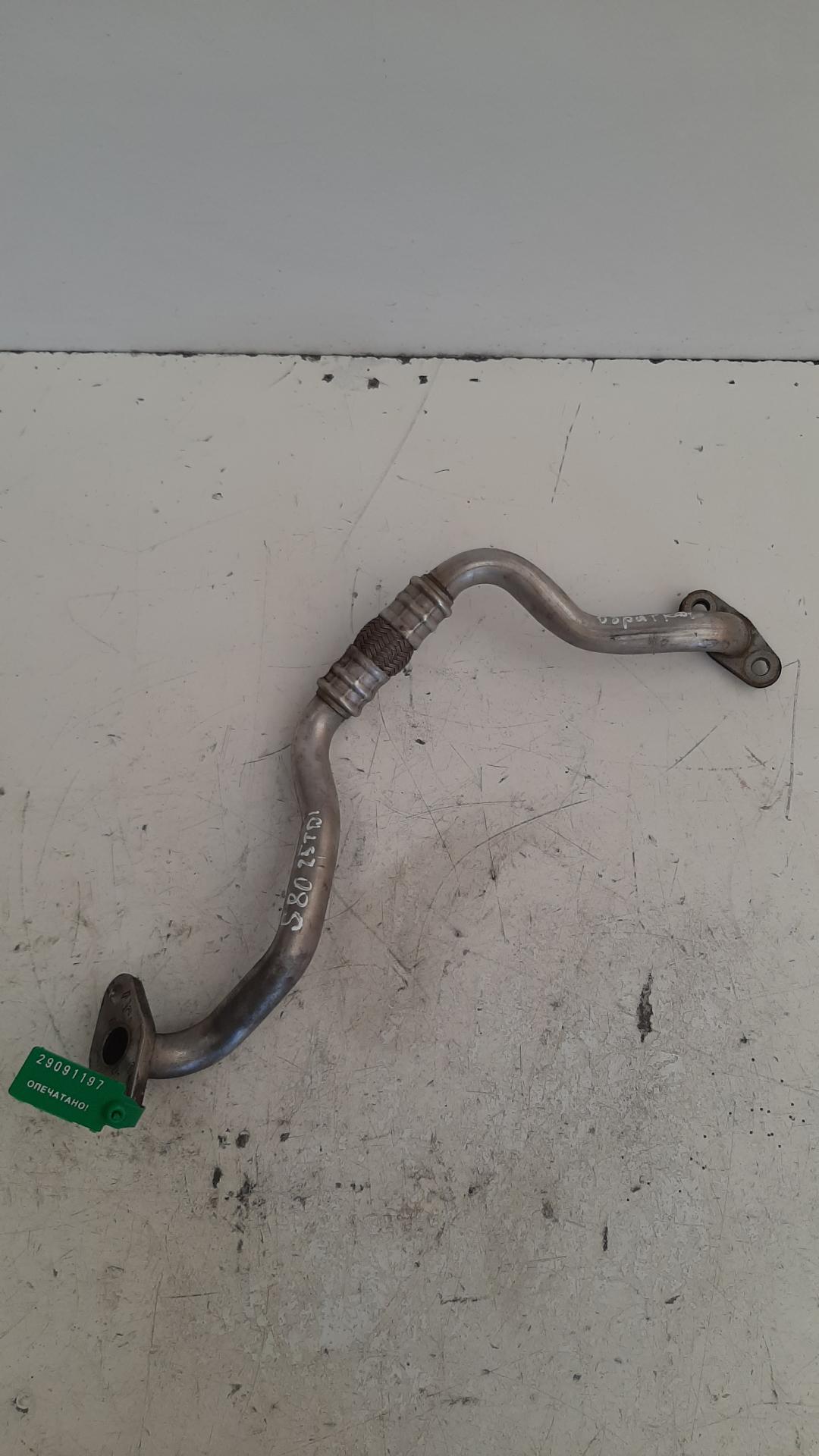 масляная трубка турбины Volvo S80 1 поколение 2000, 2.5 л., дизель - фото №1