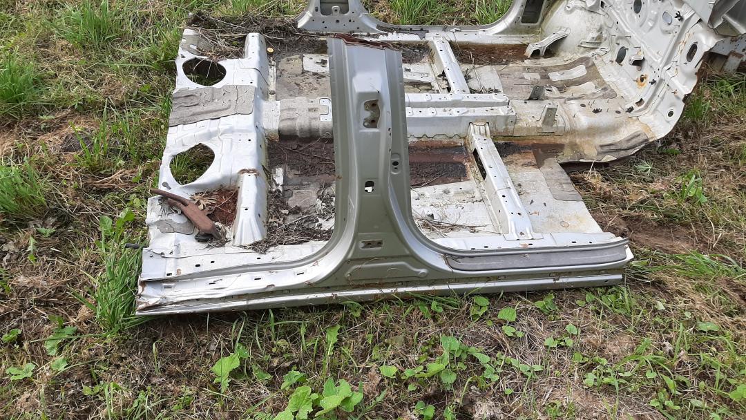 Стойка кузовная центральная правая Hyundai ix55 1 поколение 2008, 3.0 л., дизель - фото №1