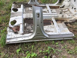 Стойка кузовная центральная правая Hyundai ix55 1 поколение 2008, 3.0 л., дизель