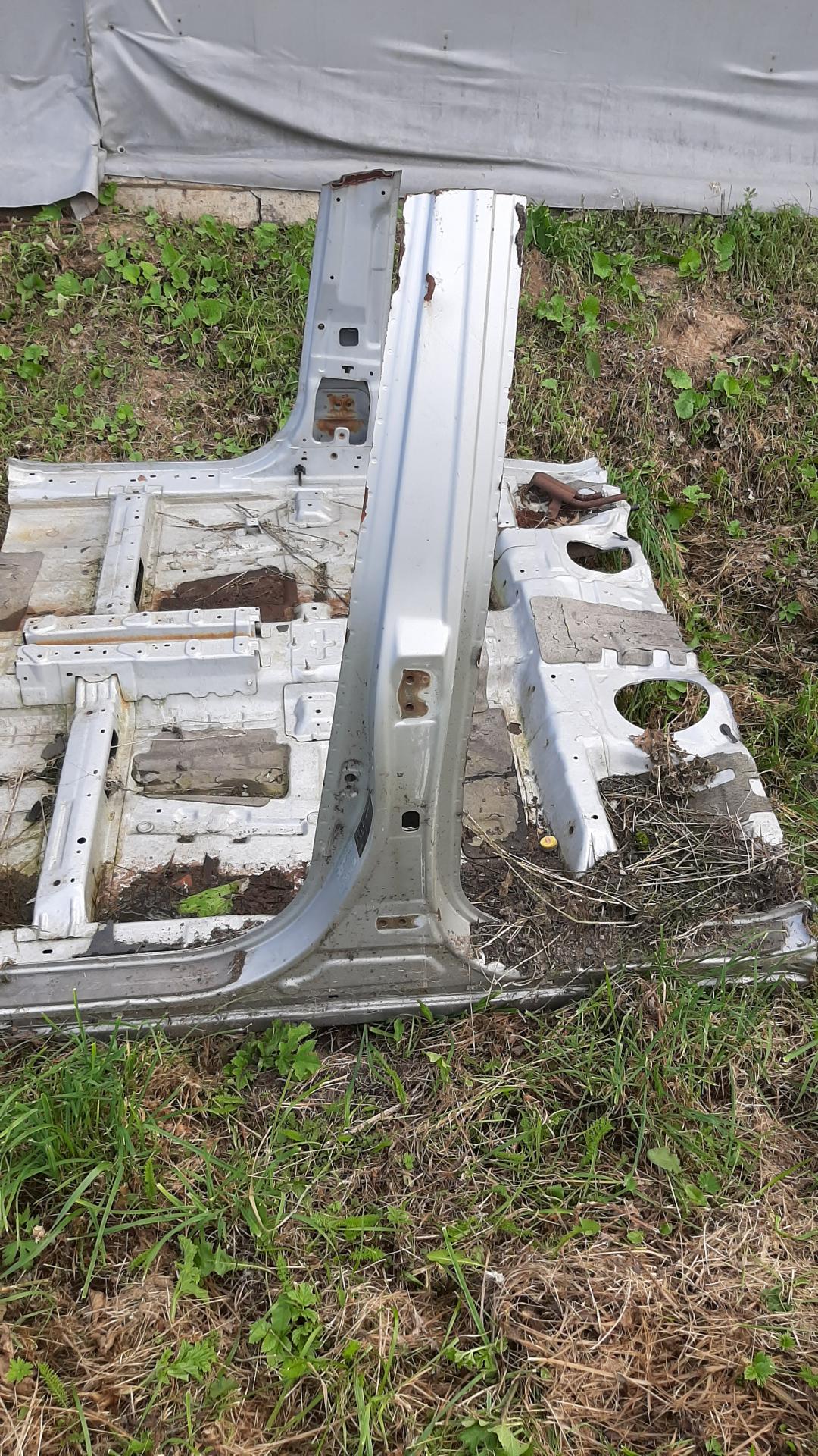 Стойка кузовная центральная левая Hyundai ix55 1 поколение 2008, 3.0 л., дизель - фото №1