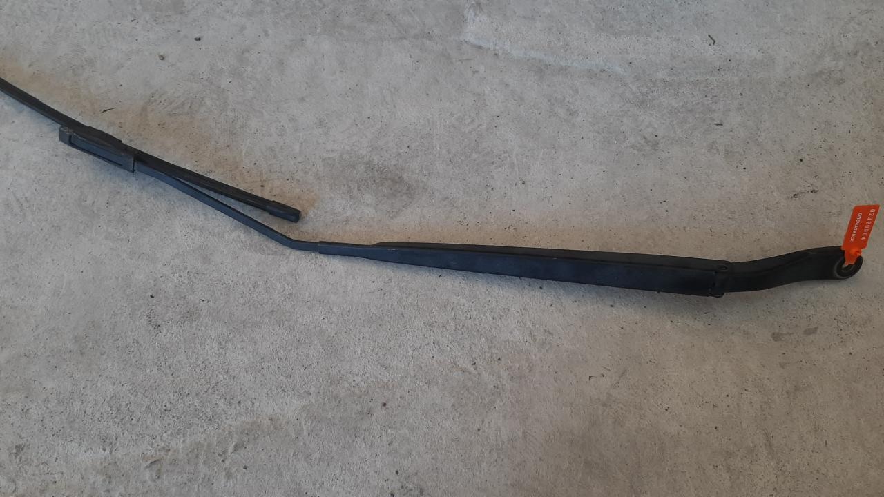 щеткодержатель (поводок стеклоочистителя, дворник) Renault Megane 3 поколение 2009, 288860005R - фото №1