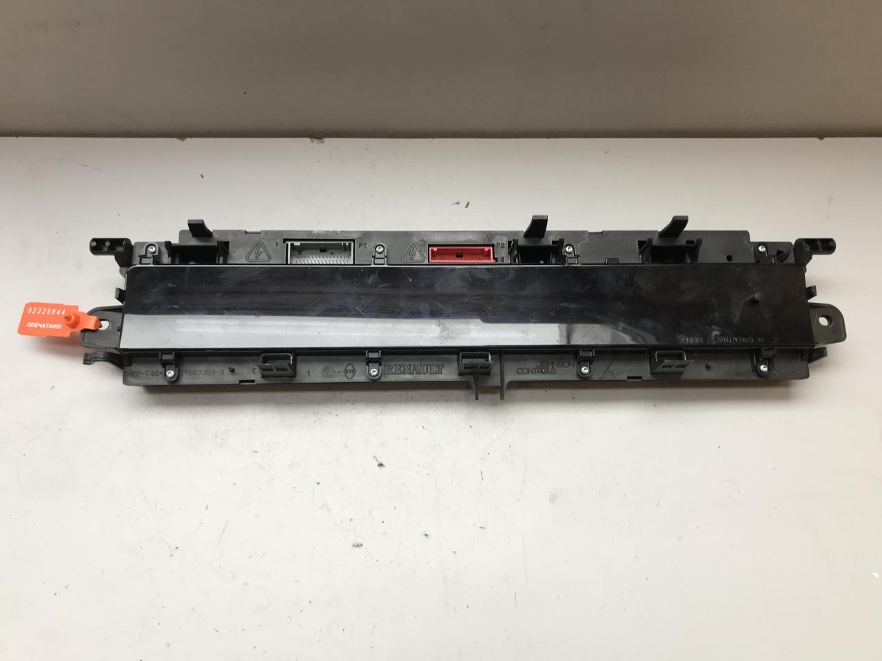 щиток приборов (приборная панель) Renault Scenic 2 поколение (2003 - 2006), 8200704463A - фото №1