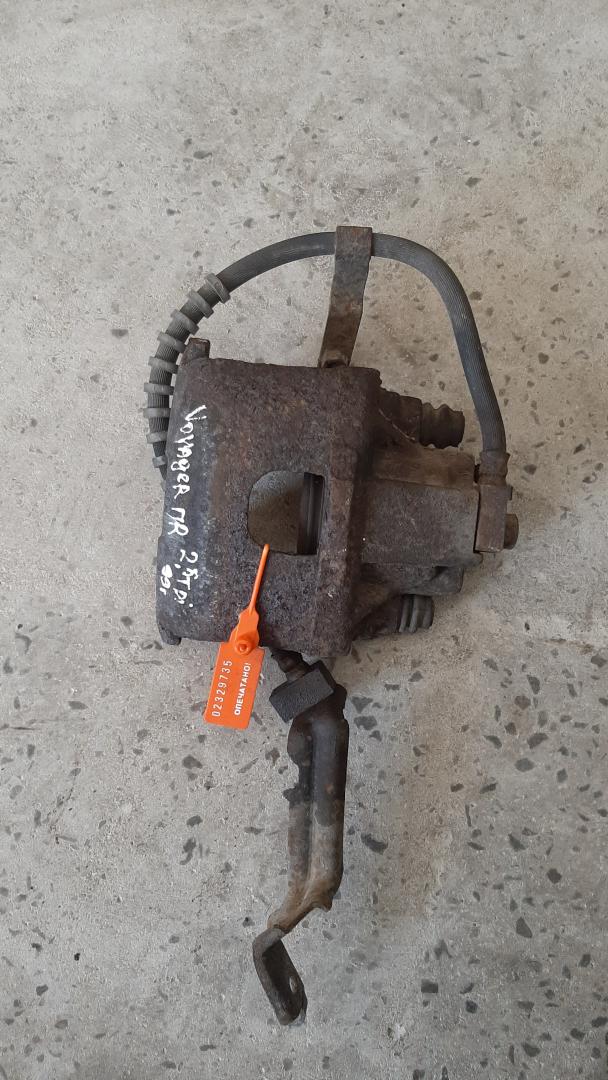 суппорт передний правый Chrysler Voyager 3 поколение 1999, 2.5 л., дизель - фото №1