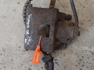 суппорт передний правый Chrysler Voyager 3 поколение 1999, 2.5 л., дизель