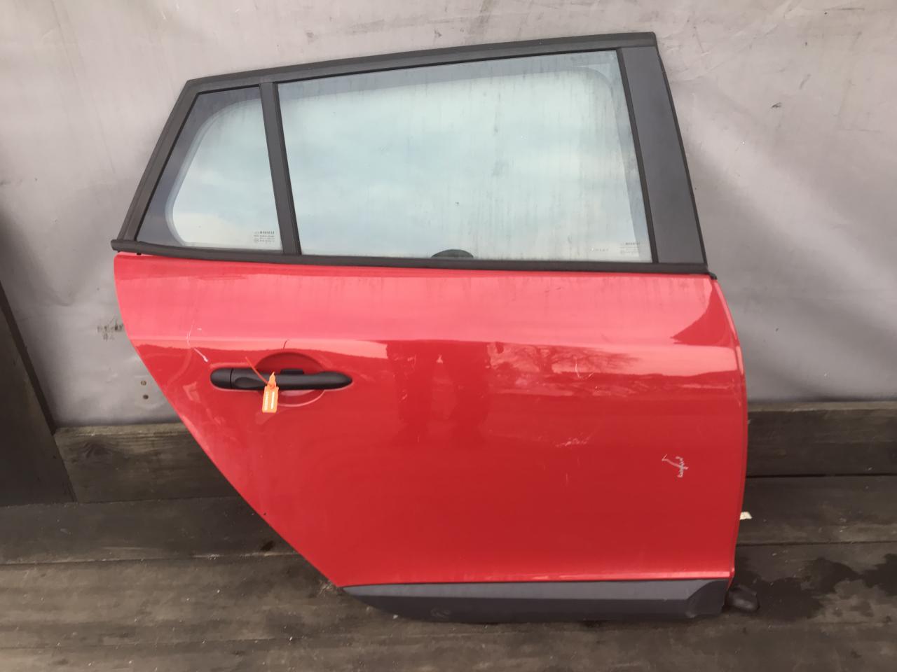 дверь задняя правая Renault Megane 3 поколение (2008 - 2014) - фото №1