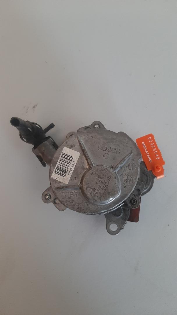 насос вакуумный Renault Laguna 3 поколение 2007, 2.0 л., дизель, 8200376925 - фото №1