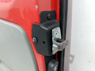 замок двери задней правой Opel Vivaro A 2003