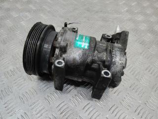 компрессор кондиционера Renault Clio 2 поколение 2000, 1.4 л., бензин, МКПП, 7700273801