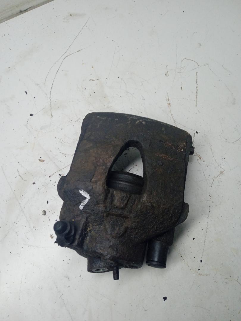 суппорт передний левый Volkswagen Caddy 3 поколение (2004 - 2010), дизель - фото №1