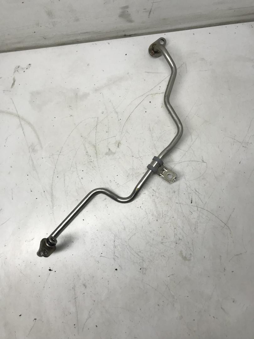 масляная трубка турбины Skoda Octavia 3 поколение (A7) 2016, 1.4 л., бензин, 04E145140E - фото №1