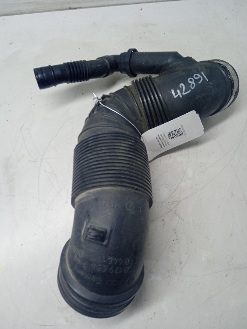 патрубок турбины Volkswagen Passat B6 2008, 1.9 л., дизель, седан, 3C0129654AJ, 3C0129654M - фото №1