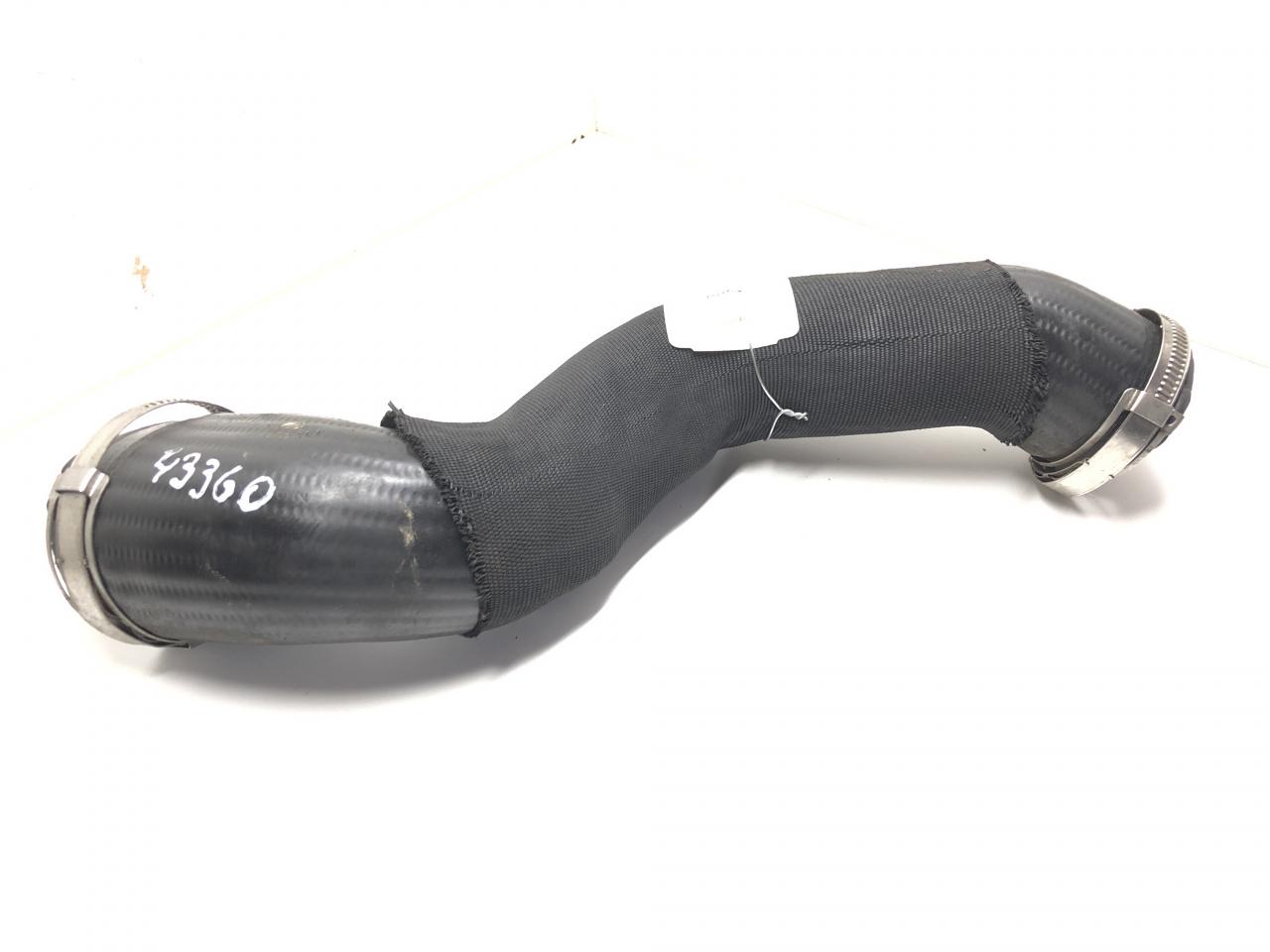 патрубок интеркулера Audi A4 B7 2008, 2.0 л., бензин, седан, 8E0145737Q - фото №1