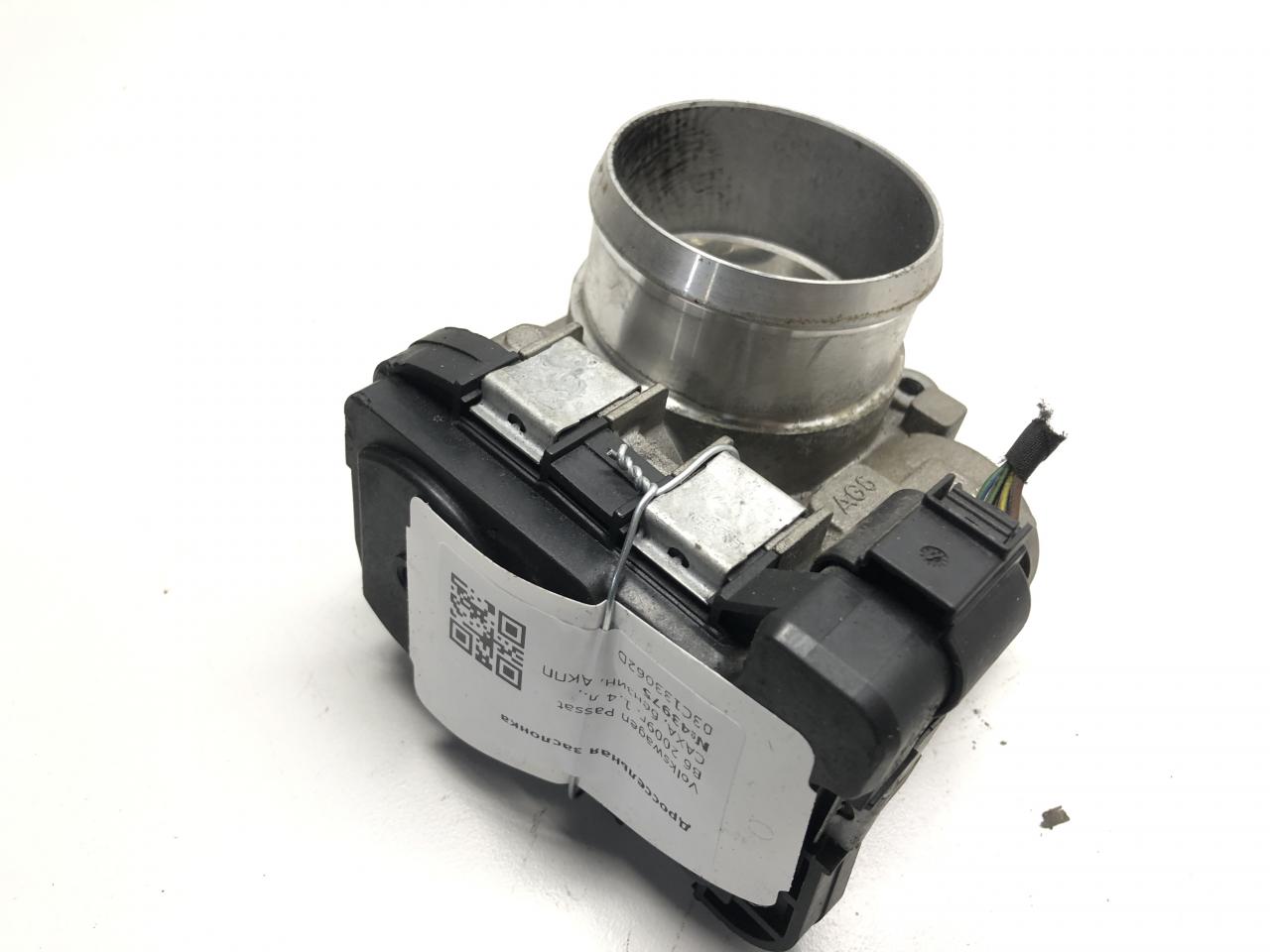 заслонка дроссельная Volkswagen Passat B6 2009, 1.4 л., бензин, АКПП, седан, 03C133062D - фото №1
