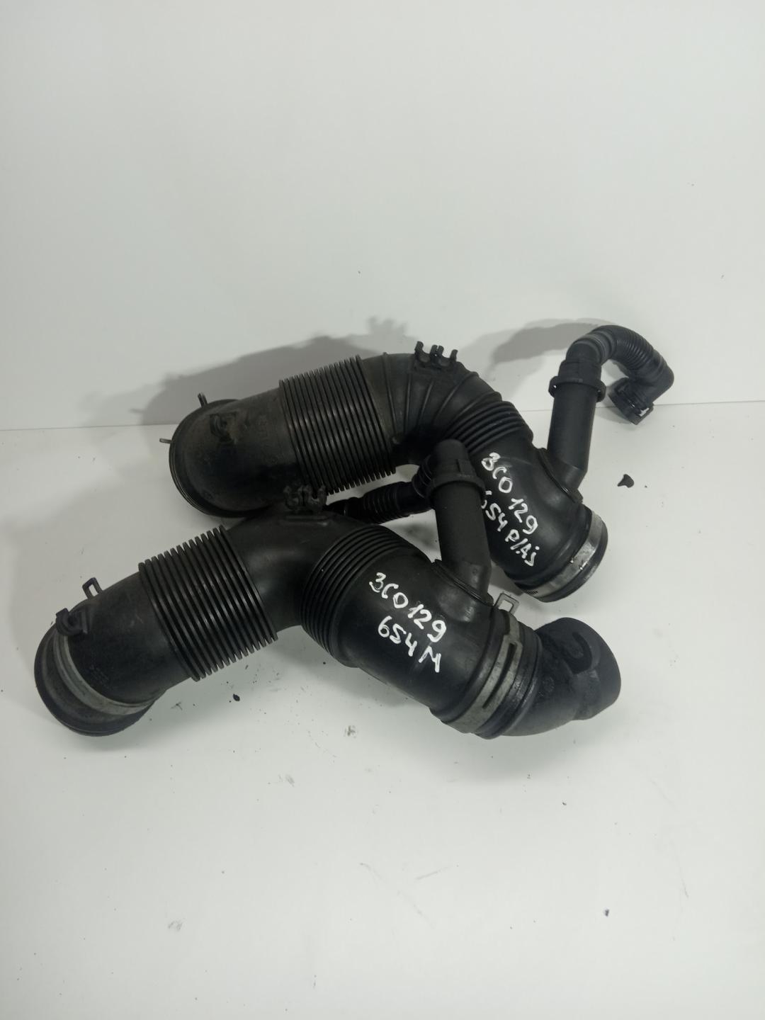патрубок турбины Volkswagen Passat B6 2008, 1.9 л., дизель, седан, 3C0129654AJ, 3C0129654M - фото №1