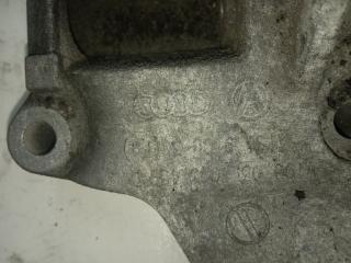 кронштейн генератора Volkswagen Passat B6 2009, 2.0 л., дизель, седан, 03L903139D