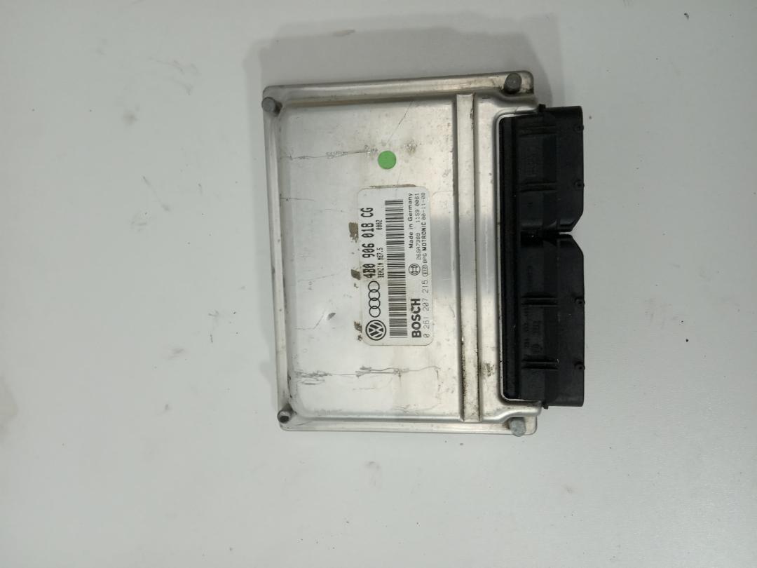 блок управления двигателем Volkswagen Passat B5 1999, 1.8 л., бензин, седан, 4B0906018CG, 0261207215 - фото №1