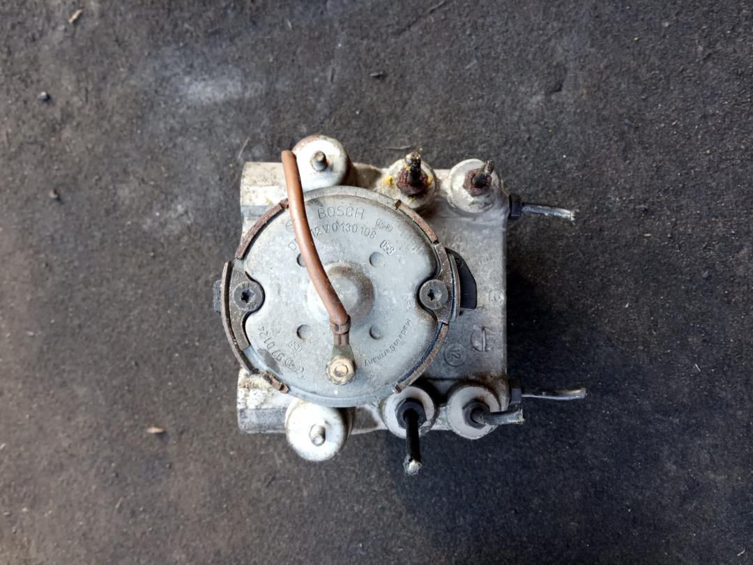 блок ABS Audi A4 B5 1999, 1.8 л., бензин, 8D0614111 - фото №1