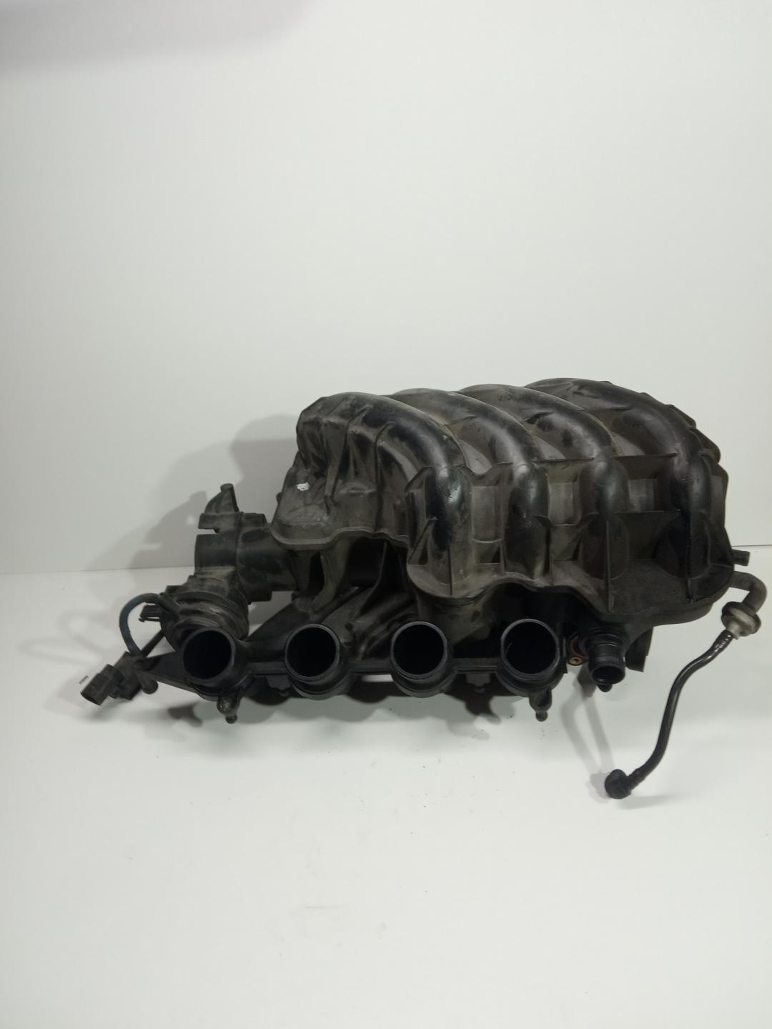 коллектор впускной Skoda Octavia 2 поколение (A5) 2006, 2.0 л., бензин, МКПП, хетчбэк 5 дв., 06F133210P, 06F133210K - фото №1
