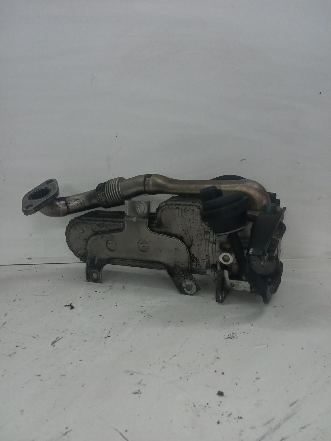 охладитель EGR / Радиатор EGR Volkswagen Golf 4 поколение 2005, 1.9 л., дизель, хетчбэк 5 дв., 038131513D - фото №1