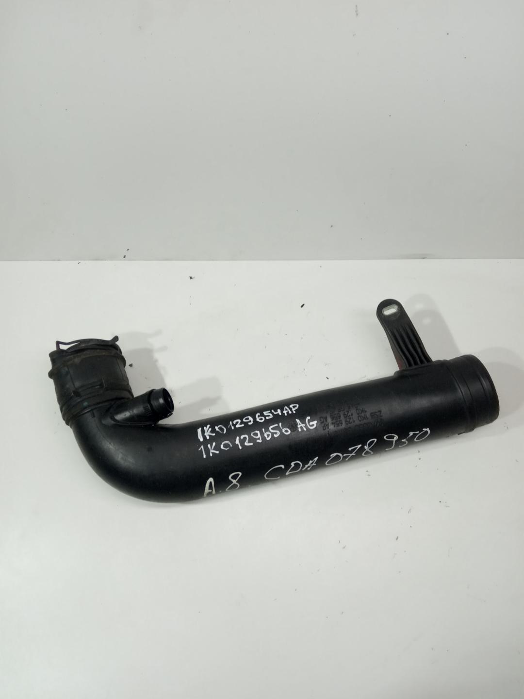 патрубок (трубопровод, шланг) Volkswagen Passat B6 2009, 1.8 л., бензин, седан, 1K0129654AP, 1K0129656AG - фото №1