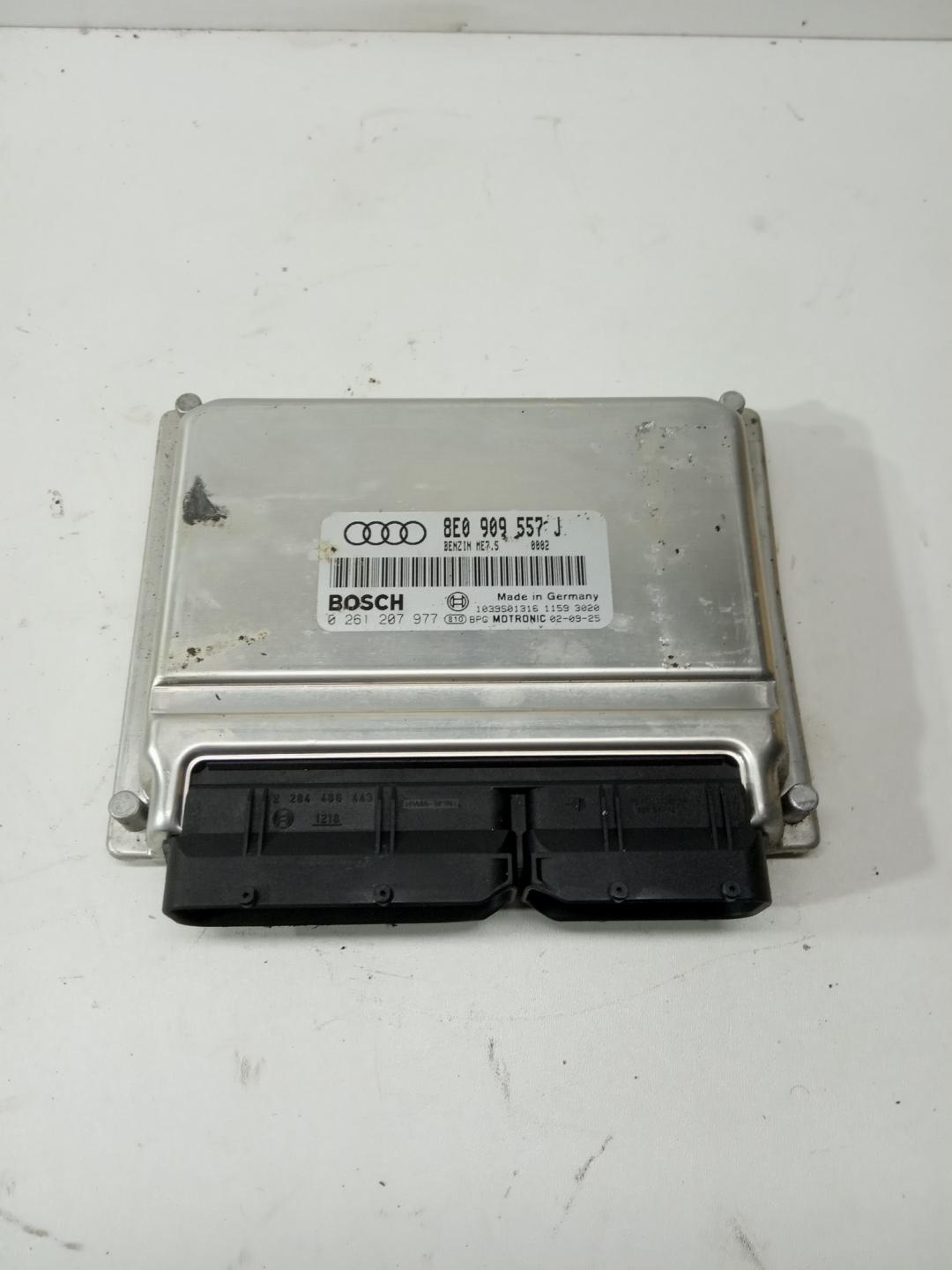 блок управления двигателем Audi A4 B6 2003, 2.0 л., бензин, седан, 8E0909557J, 0261207977 - фото №1