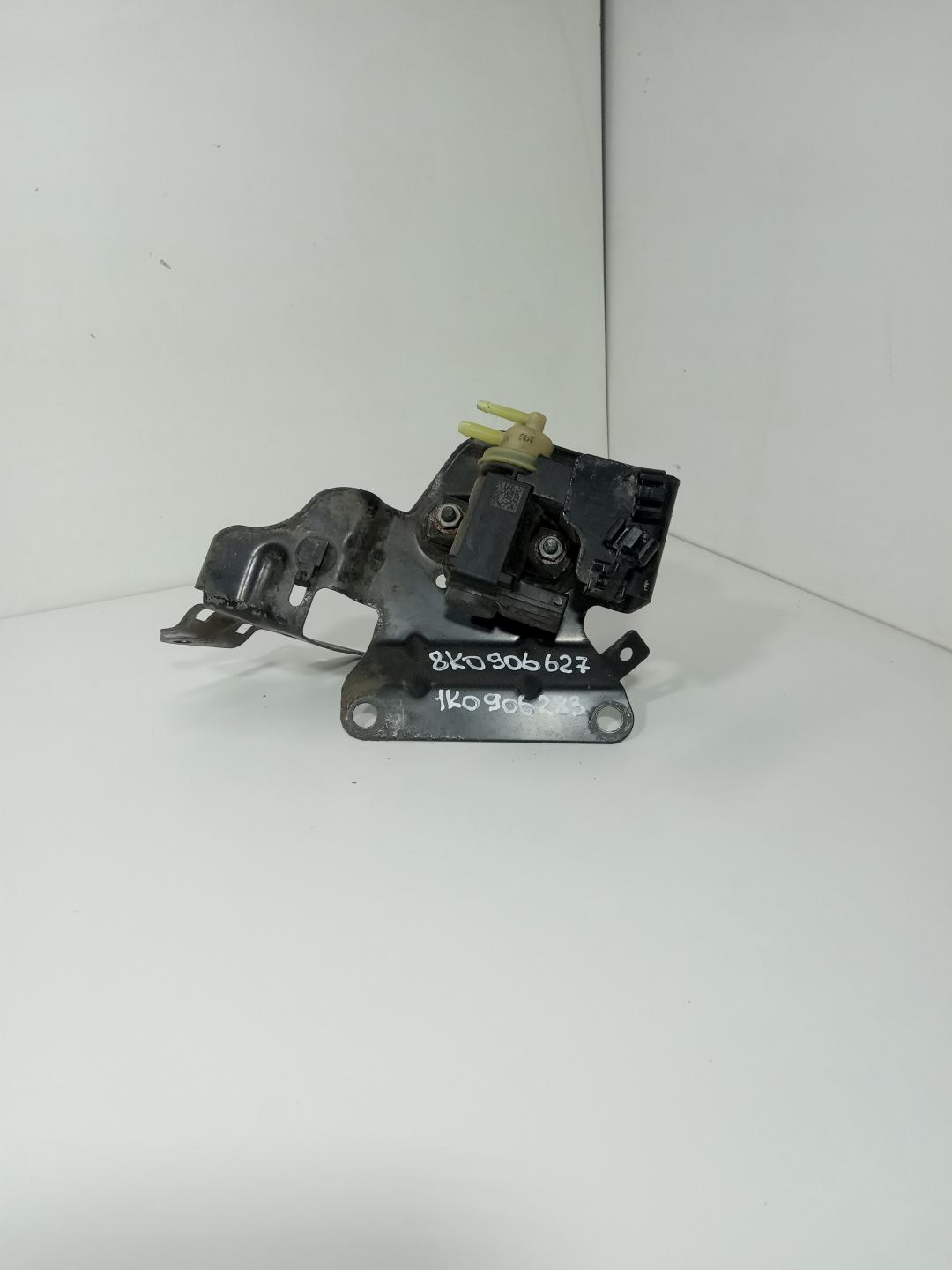 электромагнитный клапан Volkswagen Passat B6 2006, 2.0 л., дизель, 8K0906627 - фото №1